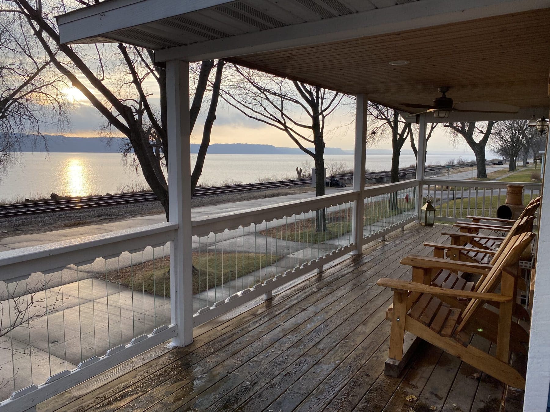 Elevated Deck with Lakeviews (2)